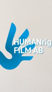 Über ein Jahr ist es her, als die erste Klappe bei unserem HUMANrights Film Projekt für @si_leer_papenburg geschlagen wurde. 🎬
AZ Media Gate durfte die Planung und die technische Umsetzung dieses einzigartigen Projektes übernehmen. 🕊️
Im letzten Jahr haben wir mit unzähligen tollen Menschen gedreht und einige wunderbare Geschichten mit der Kamera erzählen dürfen.
Der Film wurde schon in mehreren Kinos gezeigt und kam beim Publikum immer gut an. 🍿
📽️ Technisch gab es bei diesem Projekt keinen Aspekt, bei dem wir nicht involviert waren. Wir haben den Film von Anfang an für die große Leinwand geplant und umgesetzt.
Der Film wurde im gängigen Kino Format und außerdem mit einer 5.1 Ton-Mischung ausgespielt.
💿 Zudem haben wir die BluRays produziert und eine englische Untertitelung angefertigt, damit man den Film in Zukunft auch international zeigen kann.
Die BluRays sind alle professionell designt, haben ein eigens erstelltes Menü und kommen eingeschweißt und mit einem kleinen Booklet.
Wir bedanken uns bei den @si_leer_papenburg für ihr Vertrauen!
@kinopapenburg @kino_leer @kinoaurich_ @bbs2leer @human.icp @caritaspflegedienstunterems #humanrights #humancultureproject