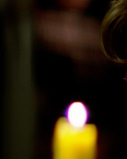 „bis gestern.“ - Kurzfilm (2022) 🎥
Ein junger Wissenschaftler startet ein Experiment, um zu beweisen, dass Zeitreisen möglich sind: Er schreibt eine Einladung in die Zukunft. Für seine möglichen Gäste bereitet er alles standesgemäß vor, doch wird am Ende jemand erscheinen?
Der Film wurde von einem Experiment von Stephen Hawking inspiriert und von den Filmemachern Aaron Malmsheimer, Max Gies & Zoran Alexander Garic mit freundlicher Unterstützung von Sarah Elsbroek gedreht.
Den Film gibt es auf YouTube auf unserem Channel zu sehen! 🍿
https://www.youtube.com/watch?v=Yz0gzsuEQV0