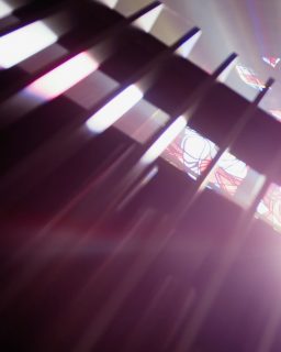 „Der Klang Gottes“ (2022) ⛪️
„Der Klang Gottes“ ist ein kurzer Film welcher im Rahmen der IHK Abschlussprüfung zum Mediengestalter für Bild und Ton von Zoran entstanden ist.
Ralf Stiewe ist Kirchenmusiker im niedersächsischen Papenburg. In der St.-Antonius-Kirche spielt er die beeindruckende „Walcker-Orgel“. Der Organist gibt einen genaueren Einblick in die Geschichte des Instruments. Außerdem verrät er, welche technischen Besonderheiten die Orgel bietet. Im Rahmen einer Chorprobe wird die Orgel von Ralf Stiewe persönlich vorgeführt.
Vielen vielen danke an alle, die beim Dreh dabei waren und das gesamte Projekt so besonders gemacht haben. 🫶🏼
Den gesamten Film findet ihr auf unserem YouTube Channel. 🍿
https://youtu.be/Ix4TJ-16jVM?si=3bVJTHX56kCabw_S
#Abschlussfilm #Mediengestalter #DerKlangGottes #Filmproduktion #Ausbildung #Kreativität #Filmkunst #Ton #Bild #IHK